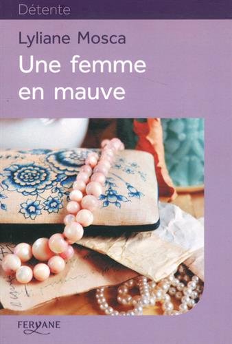 une femme en mauve  