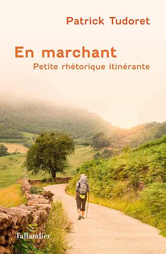 en marchant